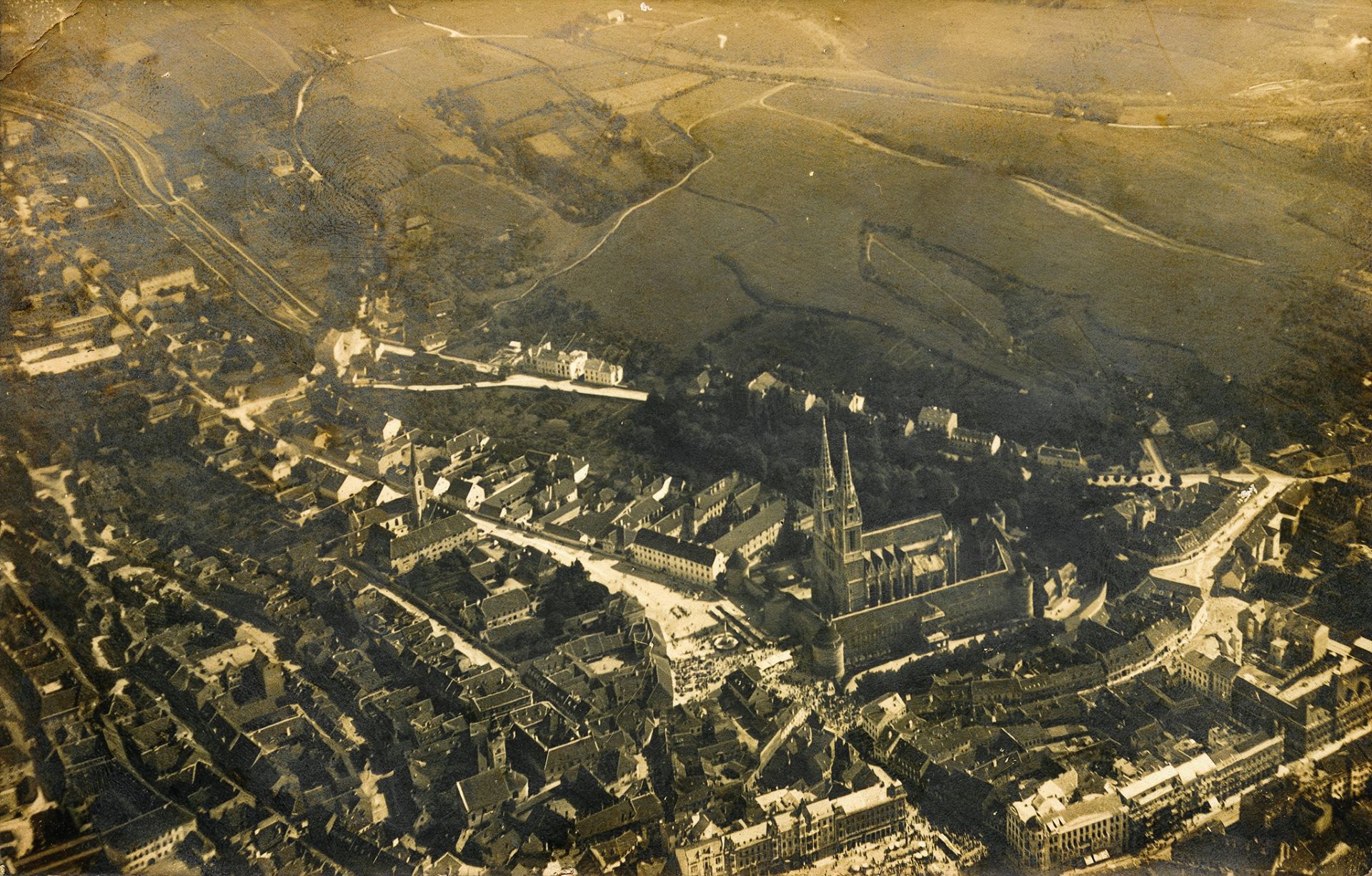 Panorama Zagreba vjerojatno fotografirana iz balona Turul u travnju 1905. godine